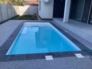 Biely bazén s ležadlom RELAX | Bazén Šahy