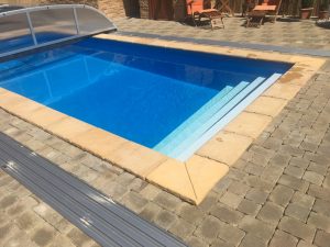 Modrý bazén MODERN s bielymi schodíkmi | Bazény Levice