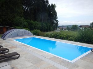 Svetlo modrý prelivový bazén | Bazény Nitra